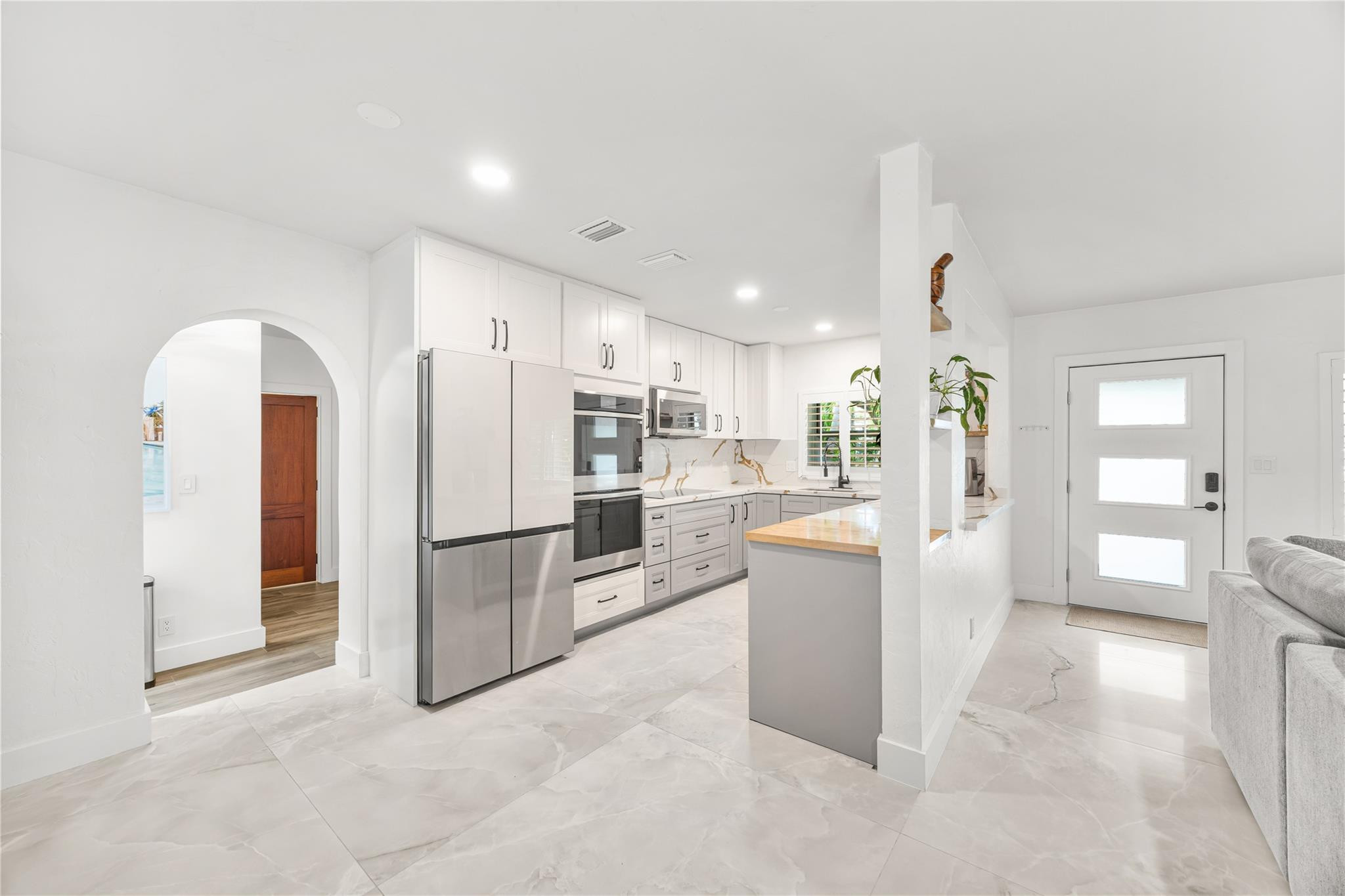 2520 Yacht Club Boulevard