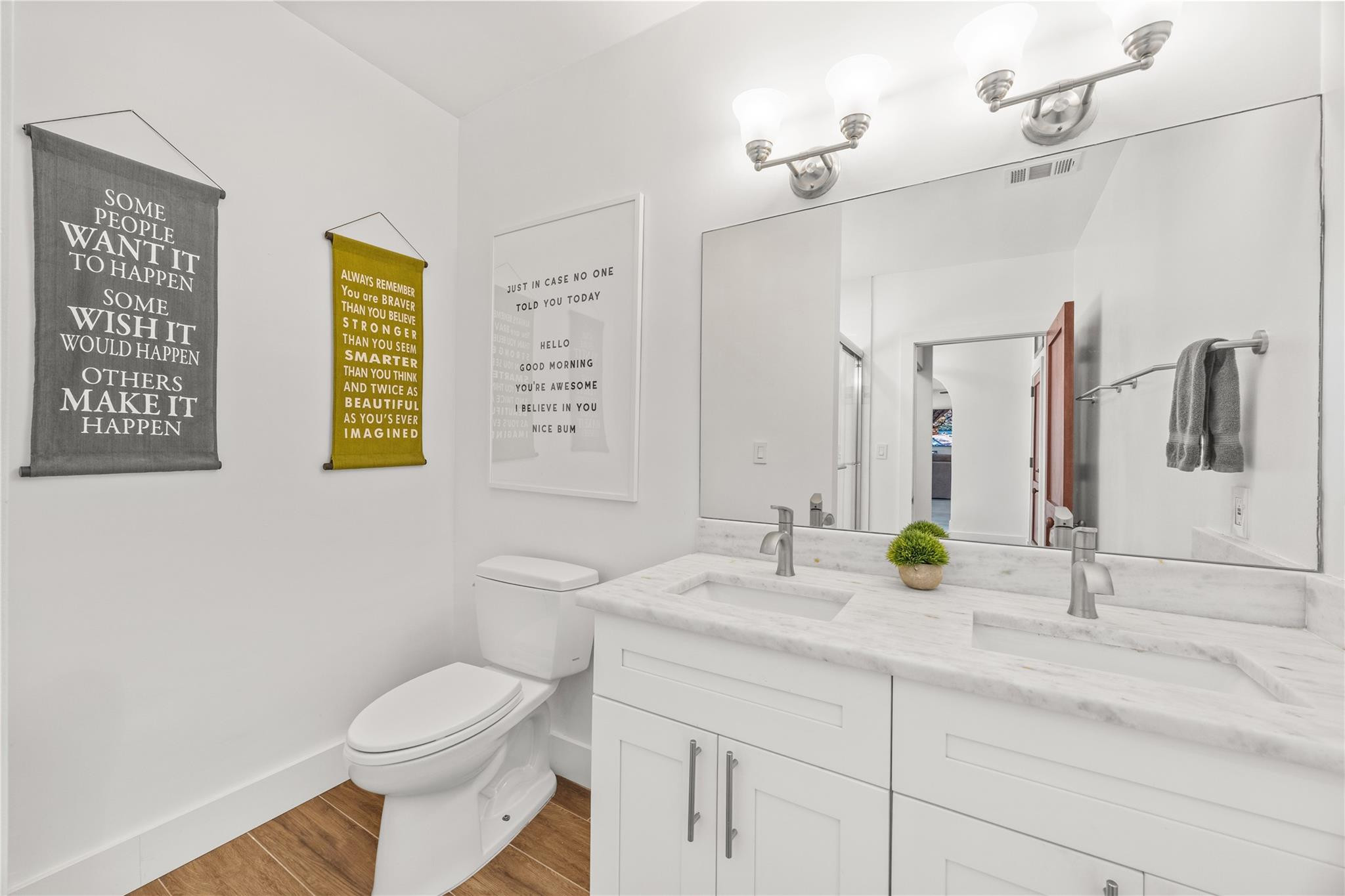 2520 Yacht Club Boulevard