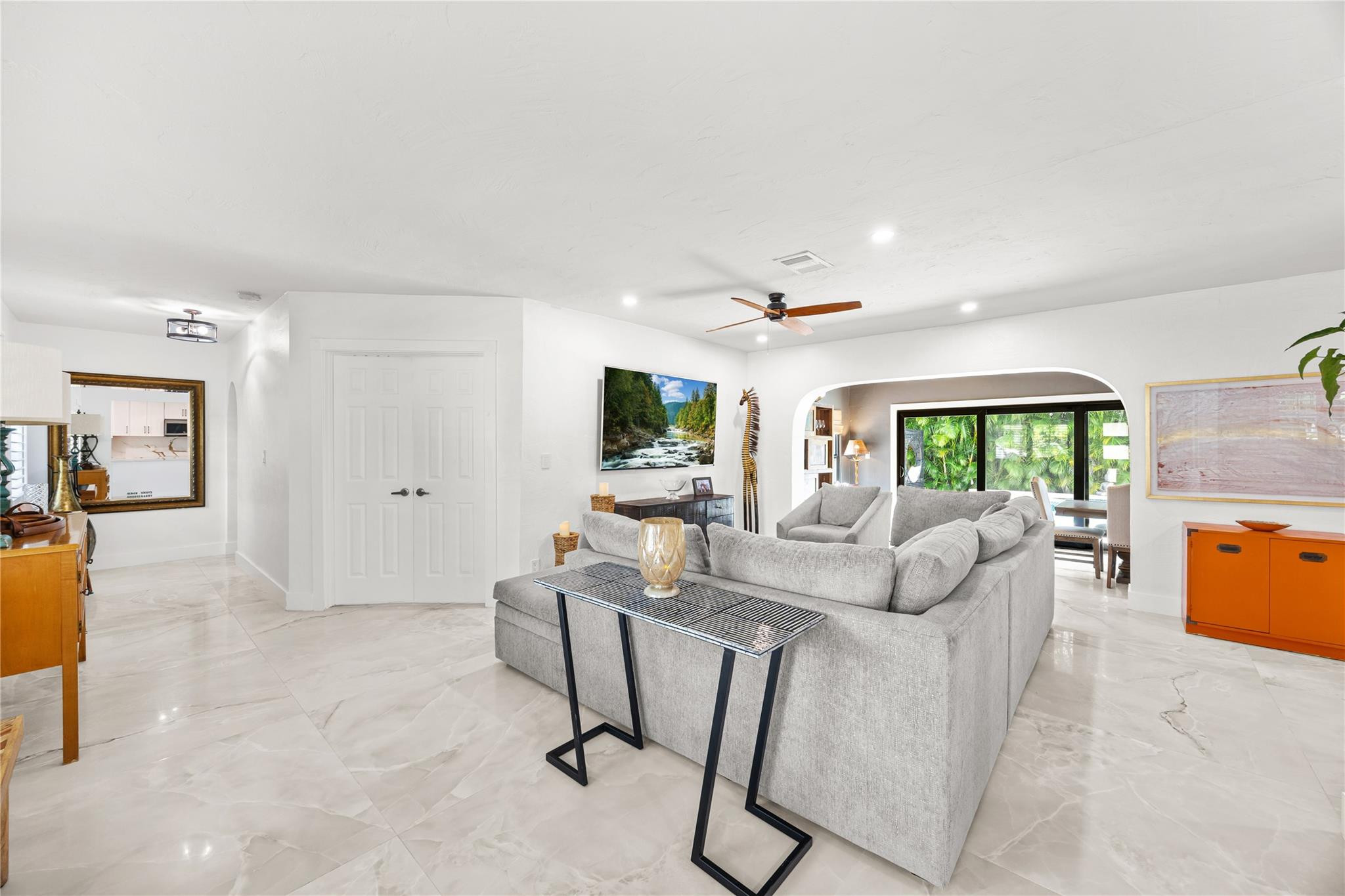 2520 Yacht Club Boulevard