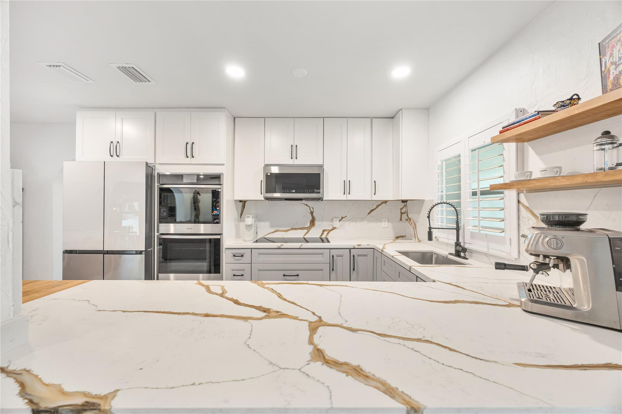 2520 Yacht Club Boulevard