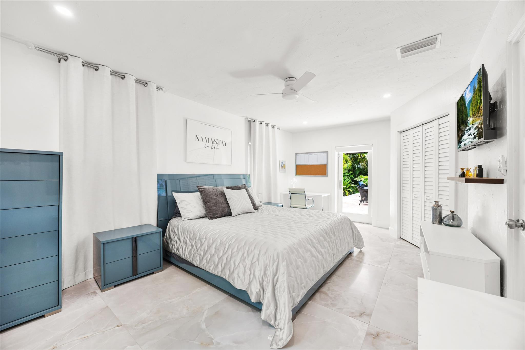 2520 Yacht Club Boulevard