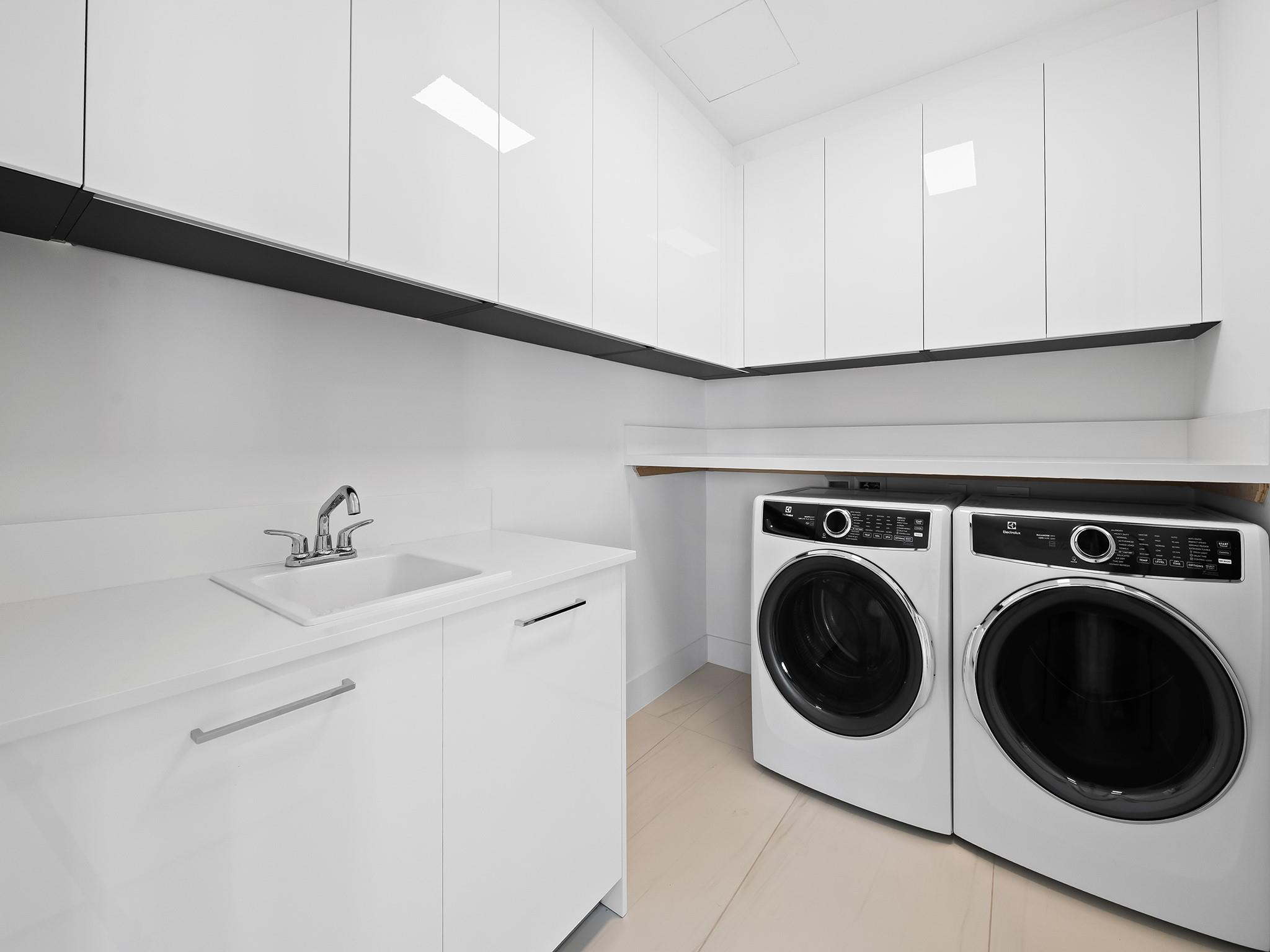 153 N Seabreeze Boulevard 1002