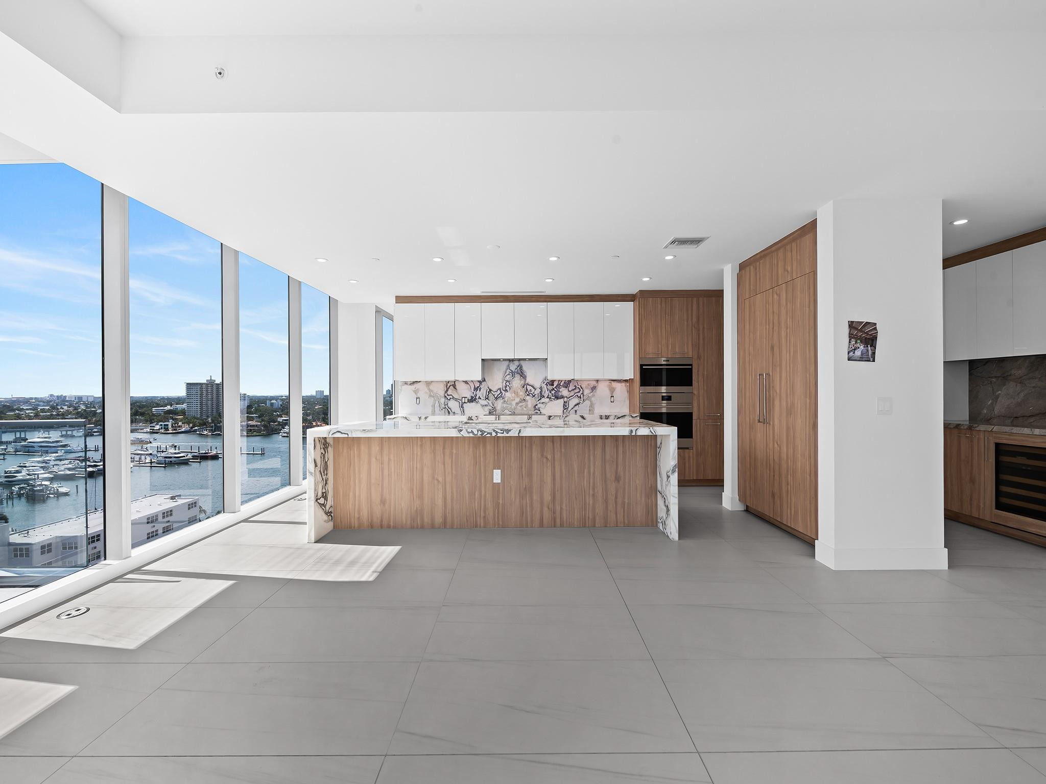 153 N Seabreeze Boulevard 1002