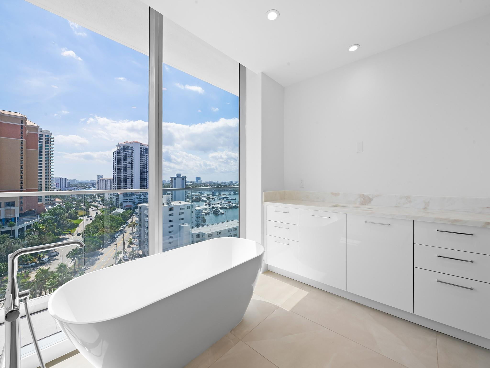 153 N Seabreeze Boulevard 1002