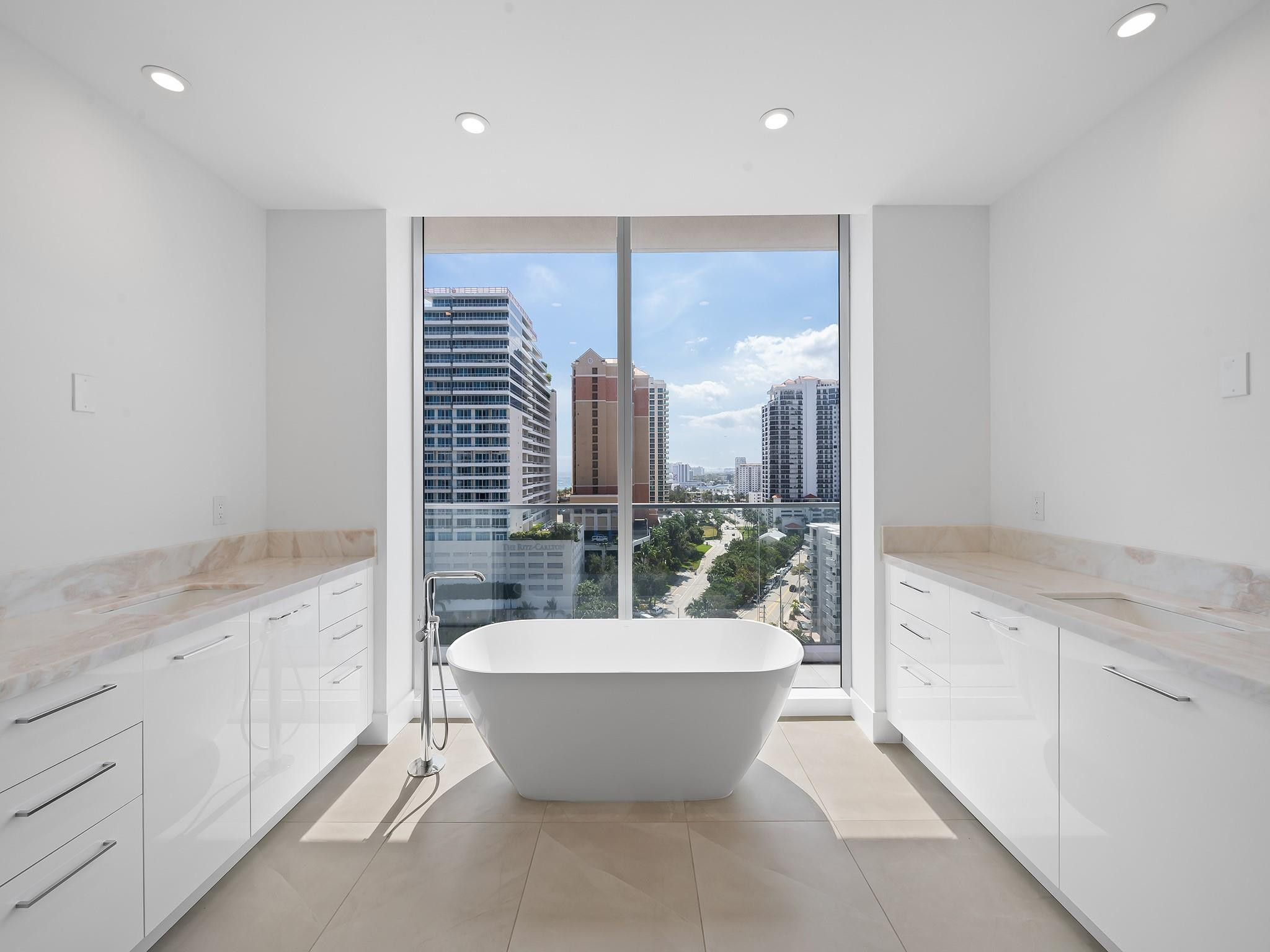 153 N Seabreeze Boulevard 1002