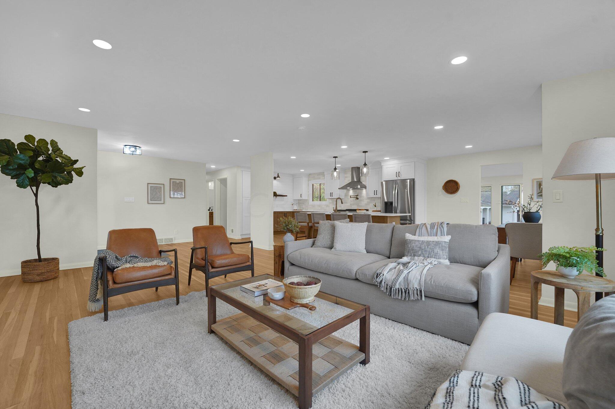 163 W New England Avenue