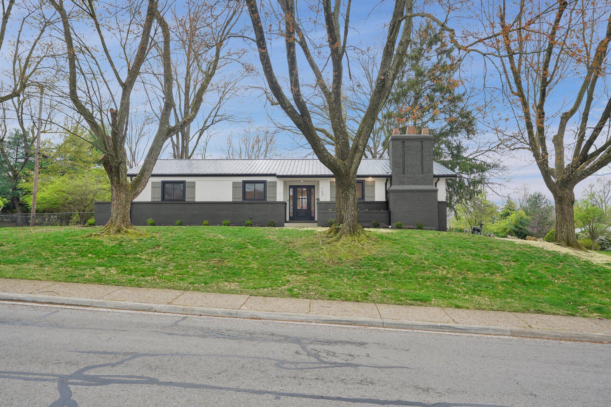 163 W New England Avenue