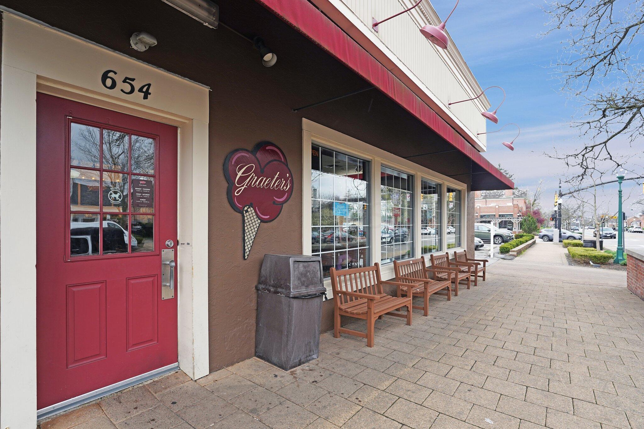 163 W New England Avenue