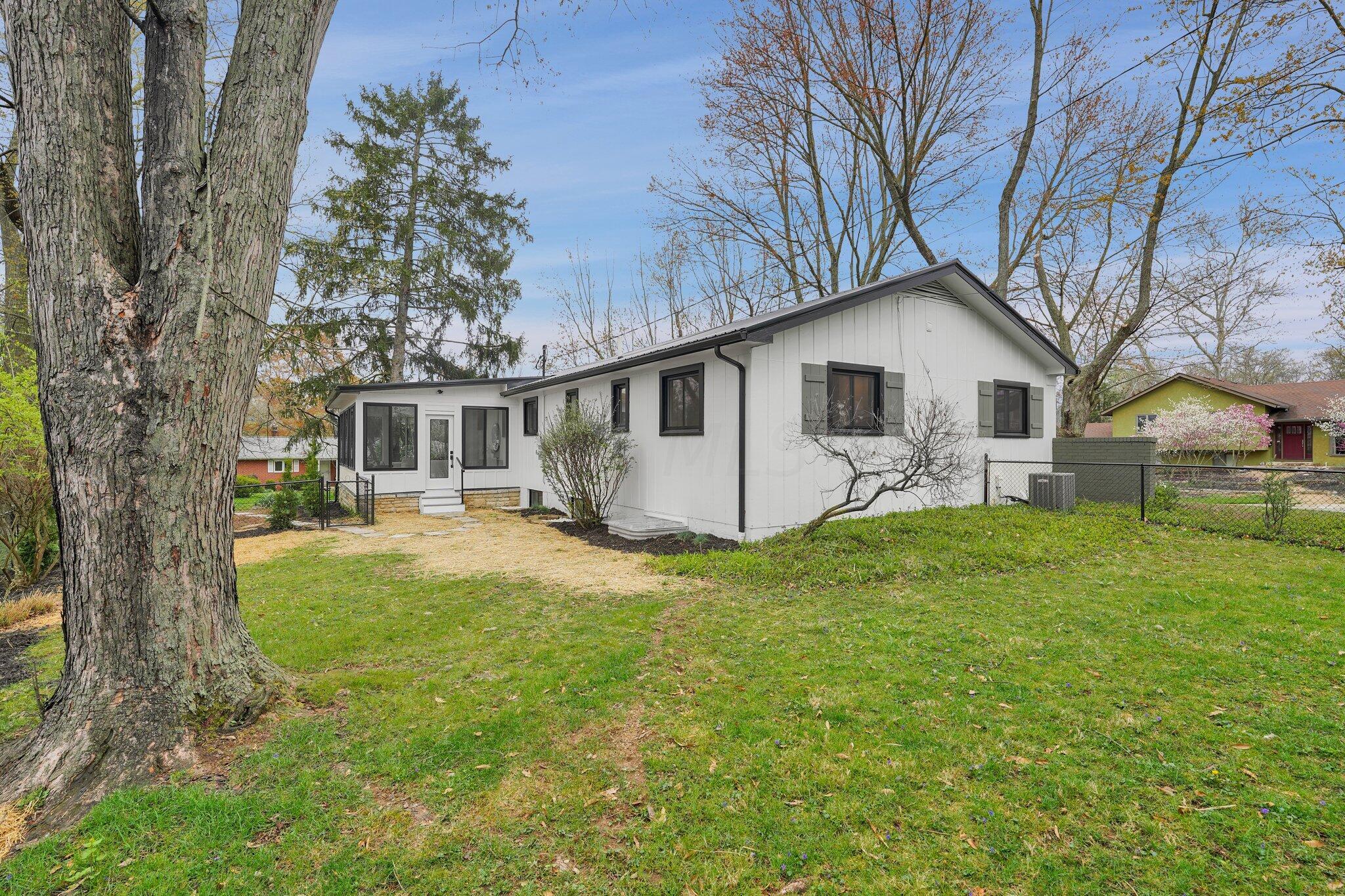 163 W New England Avenue