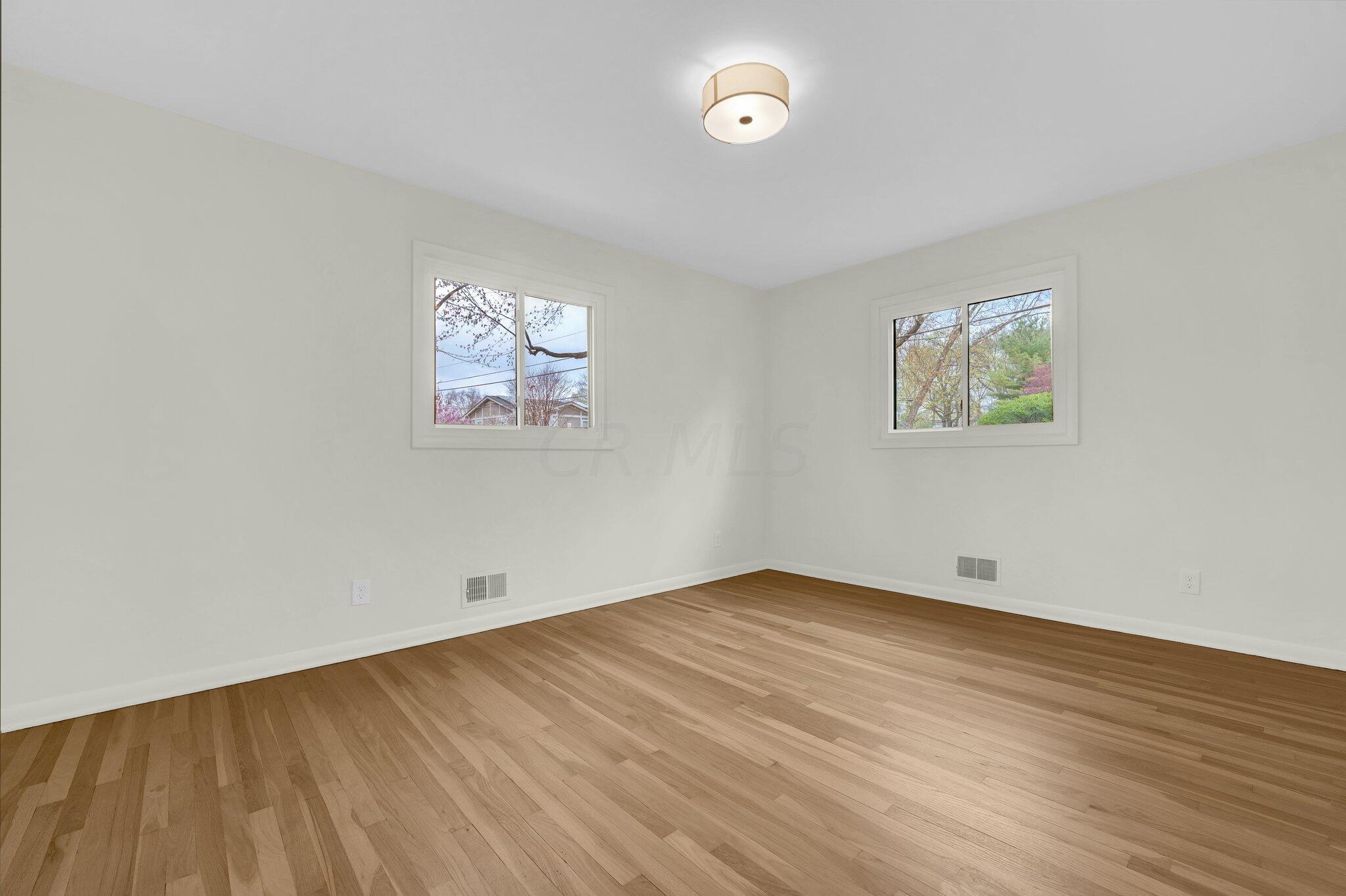 163 W New England Avenue