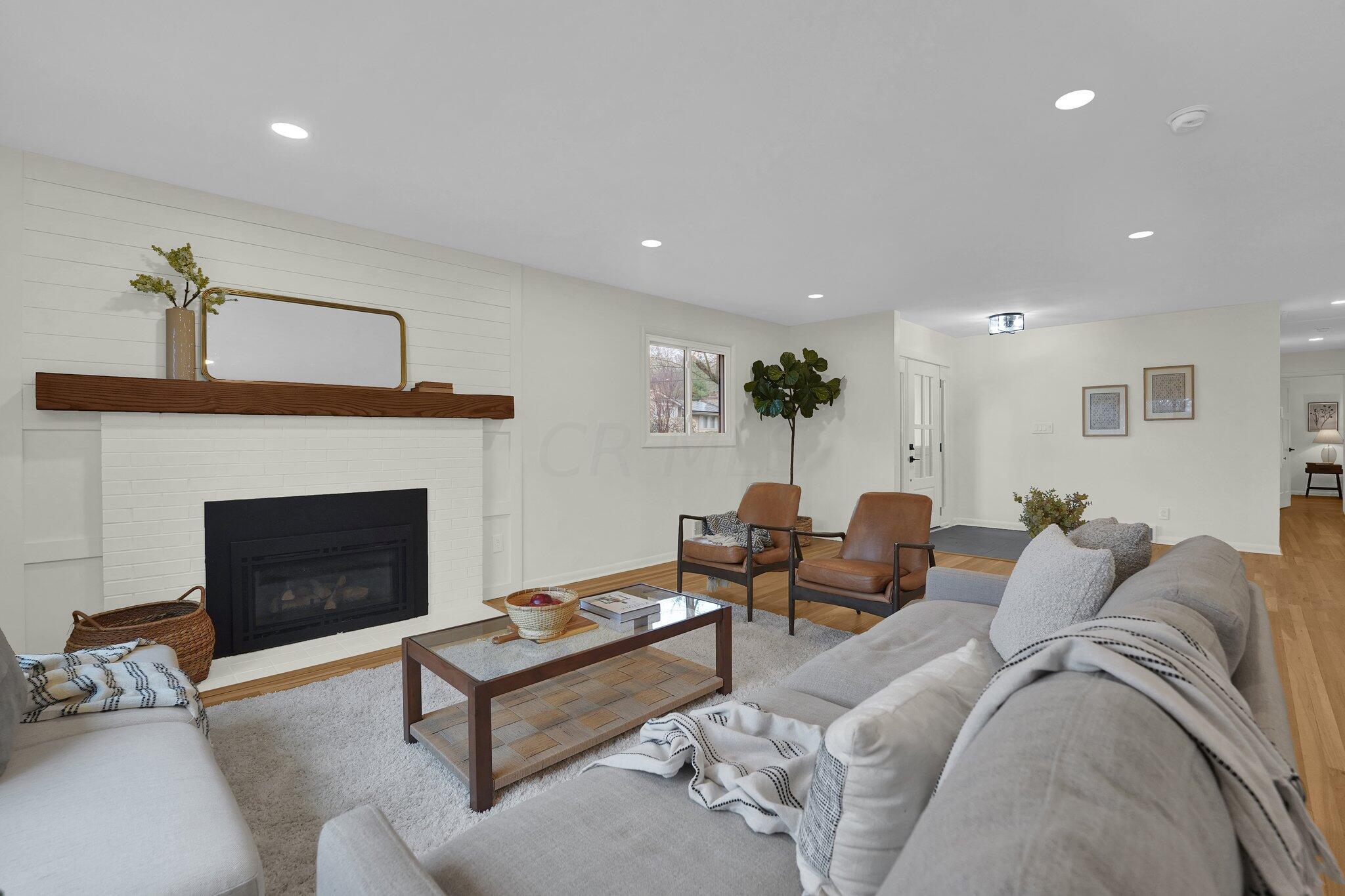 163 W New England Avenue