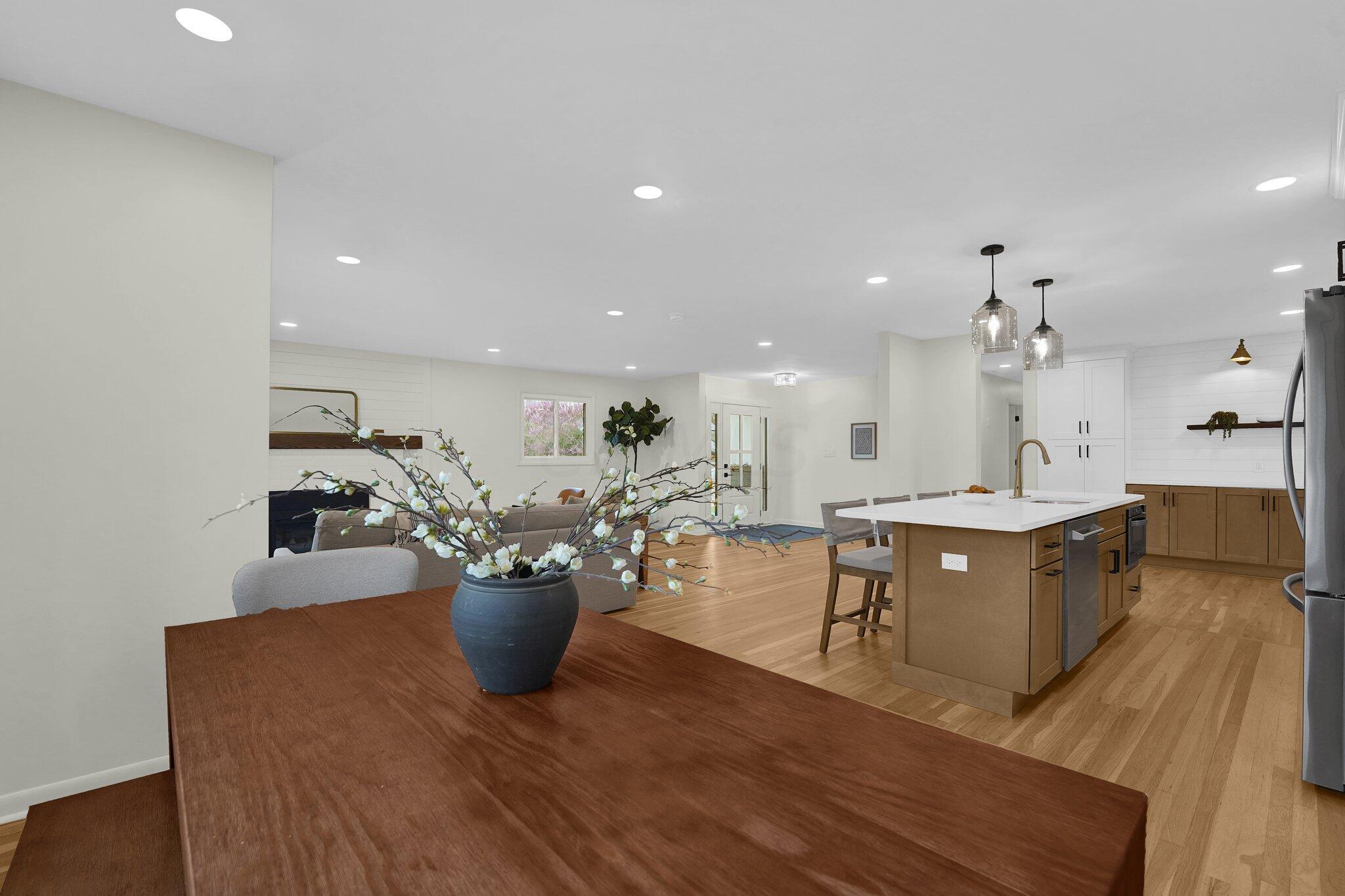 163 W New England Avenue