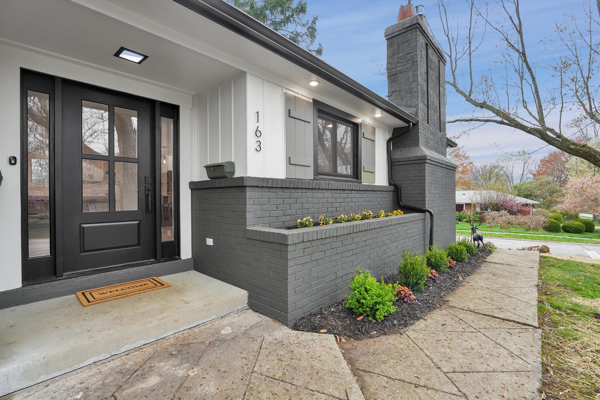 163 W New England Avenue