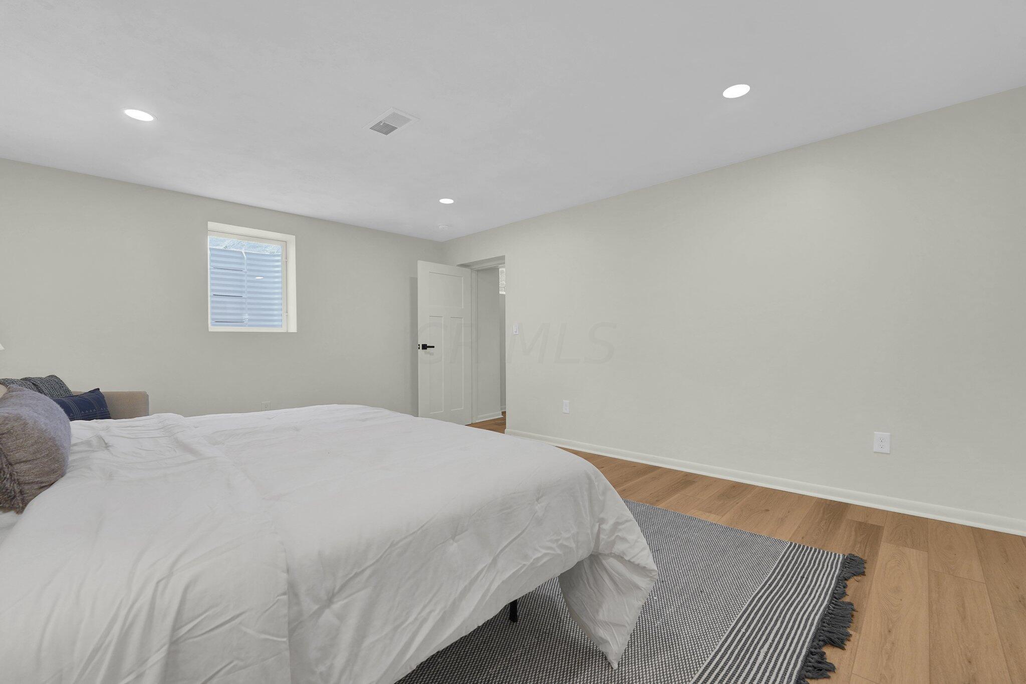 163 W New England Avenue