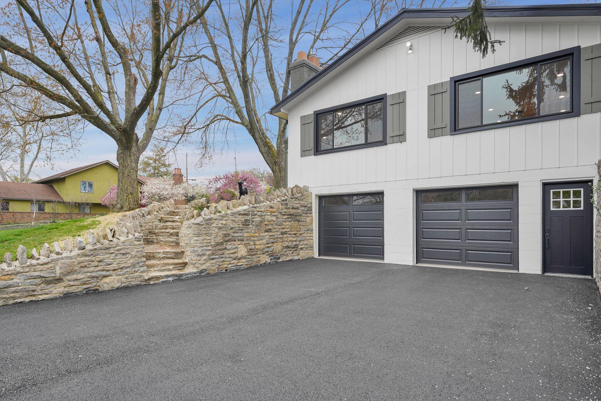 163 W New England Avenue