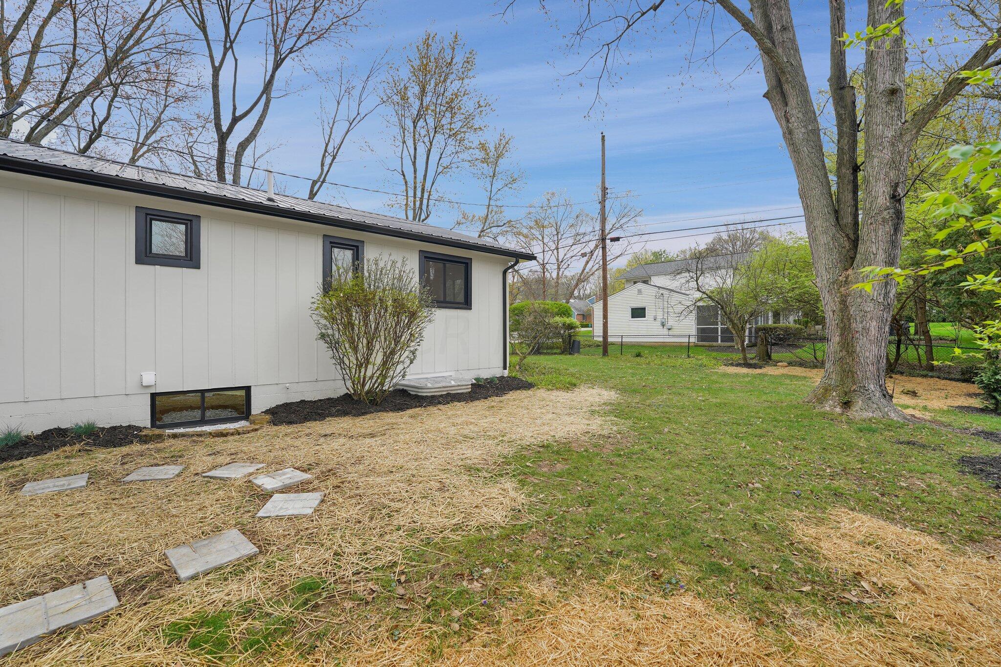 163 W New England Avenue