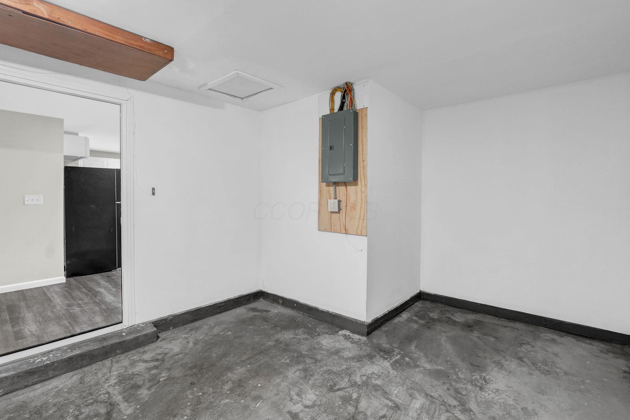 909 Stephen Drive W