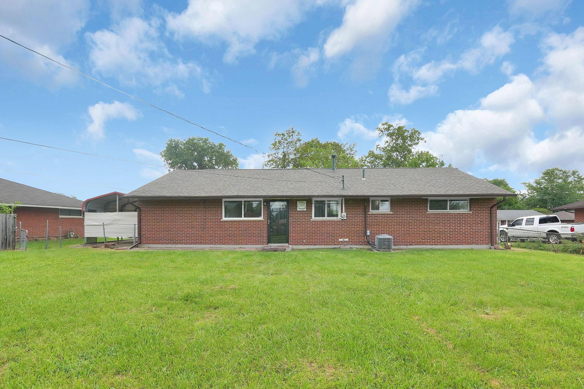 909 Stephen Drive W