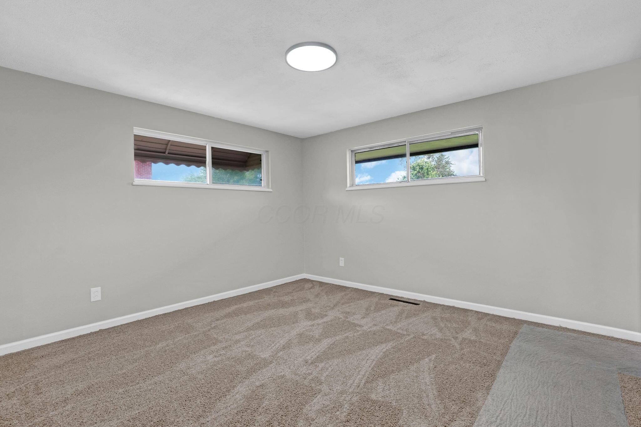 909 Stephen Drive W