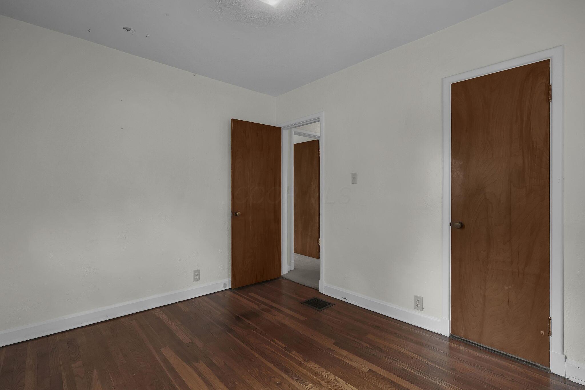 6105 Flora Villa Drive
