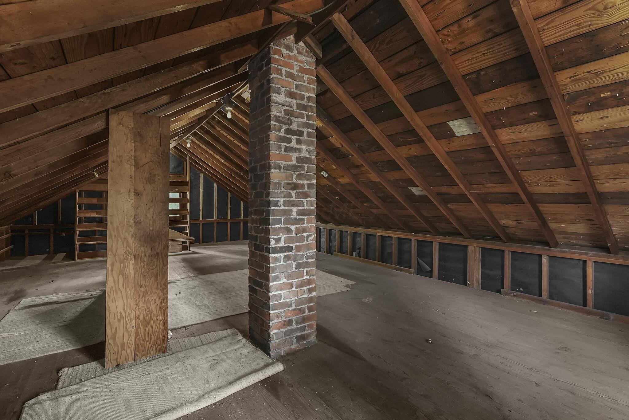 6105 Flora Villa Drive