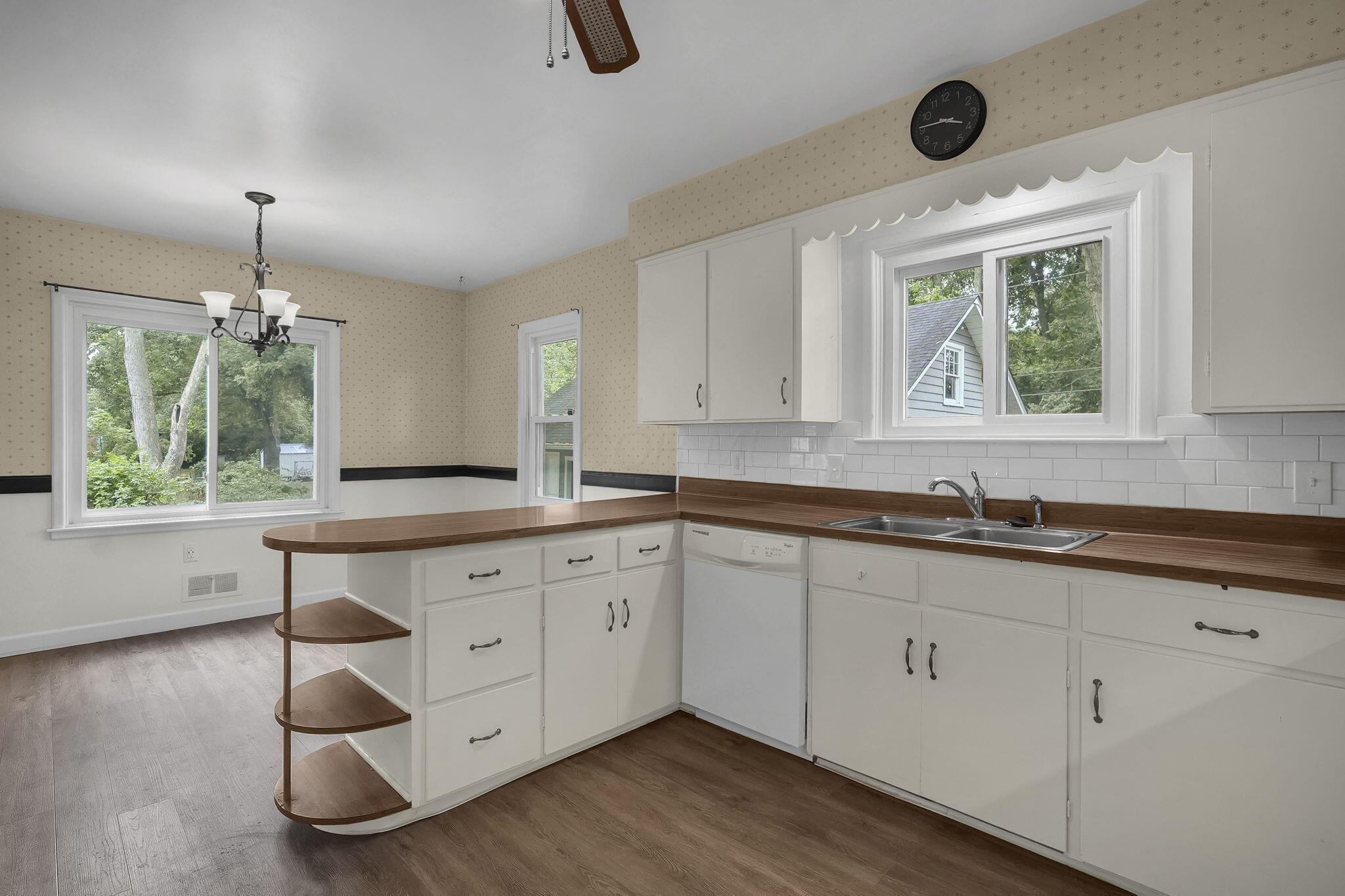 6105 Flora Villa Drive