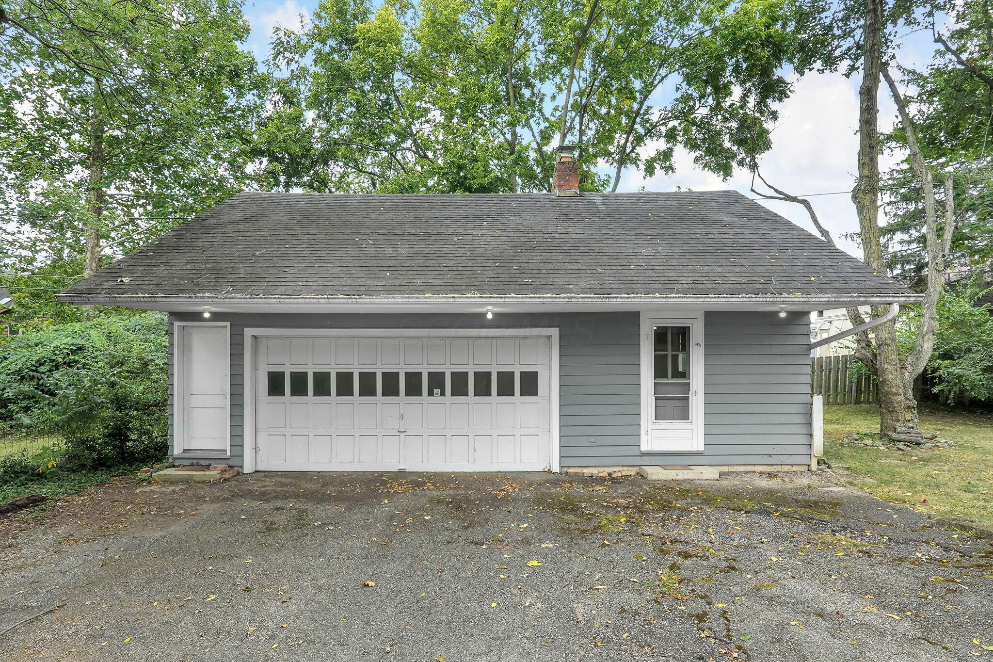 6105 Flora Villa Drive