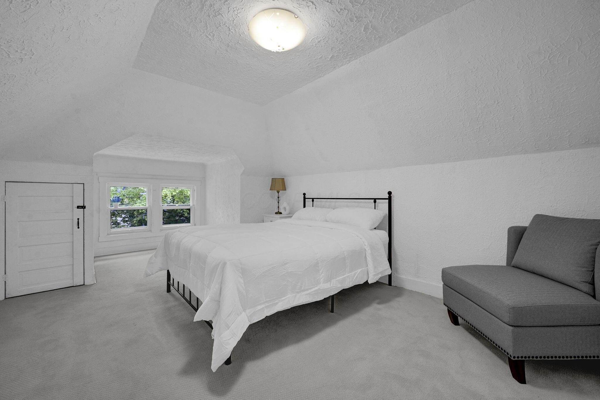 207 E Oakland Avenue