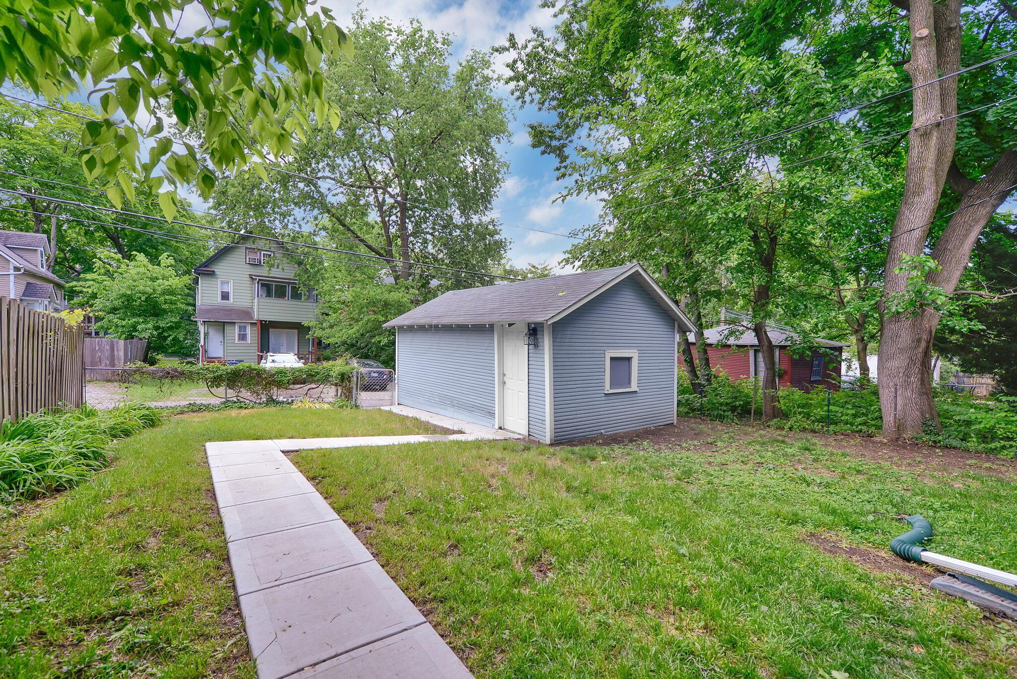 207 E Oakland Avenue