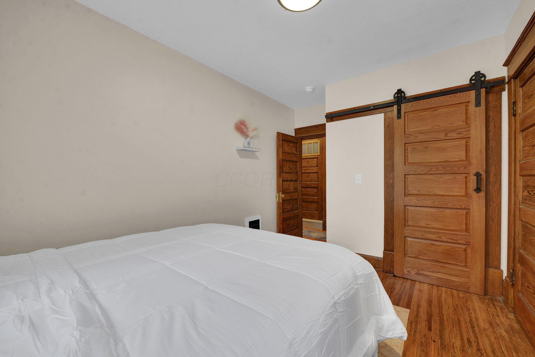 207 E Oakland Avenue