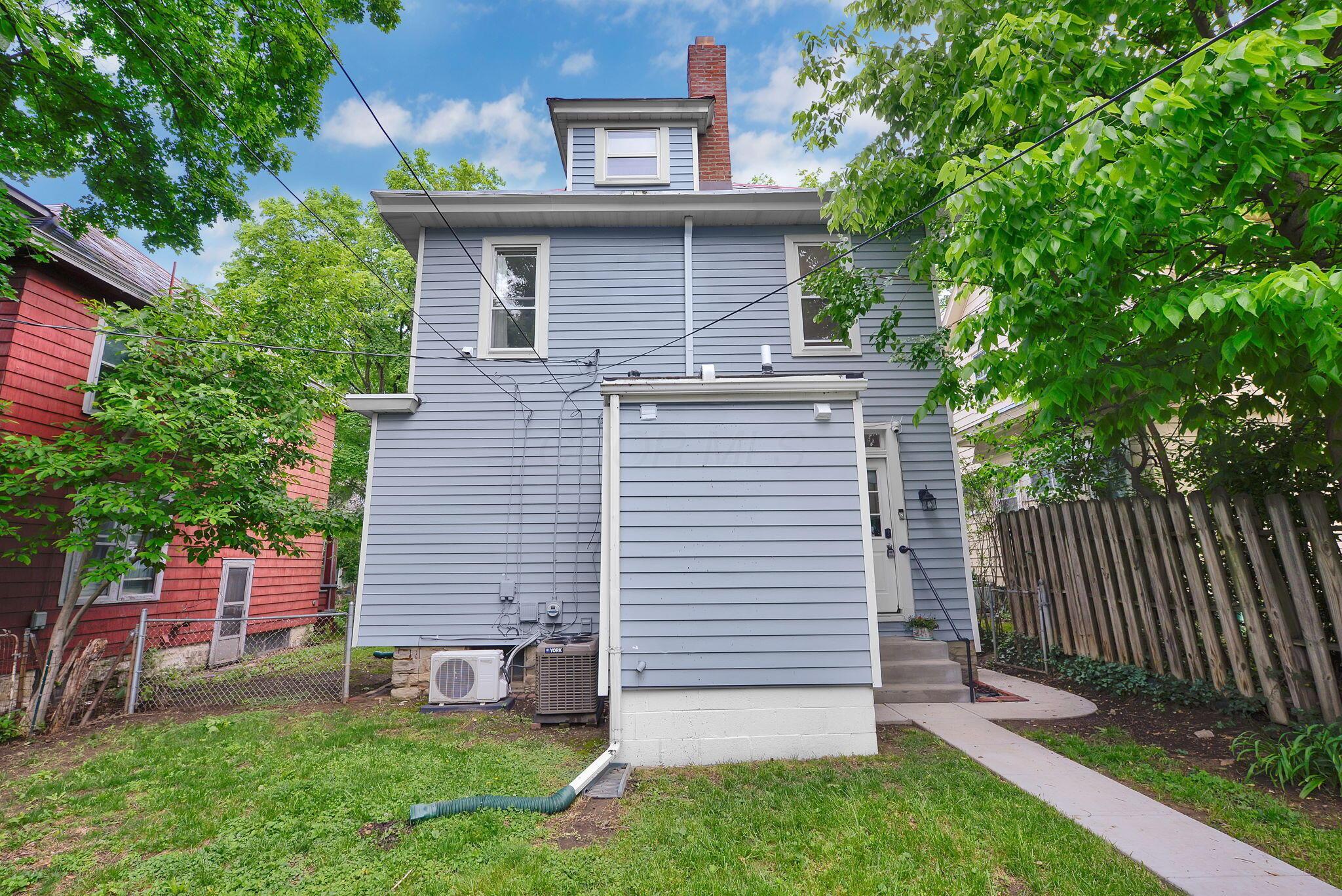 207 E Oakland Avenue