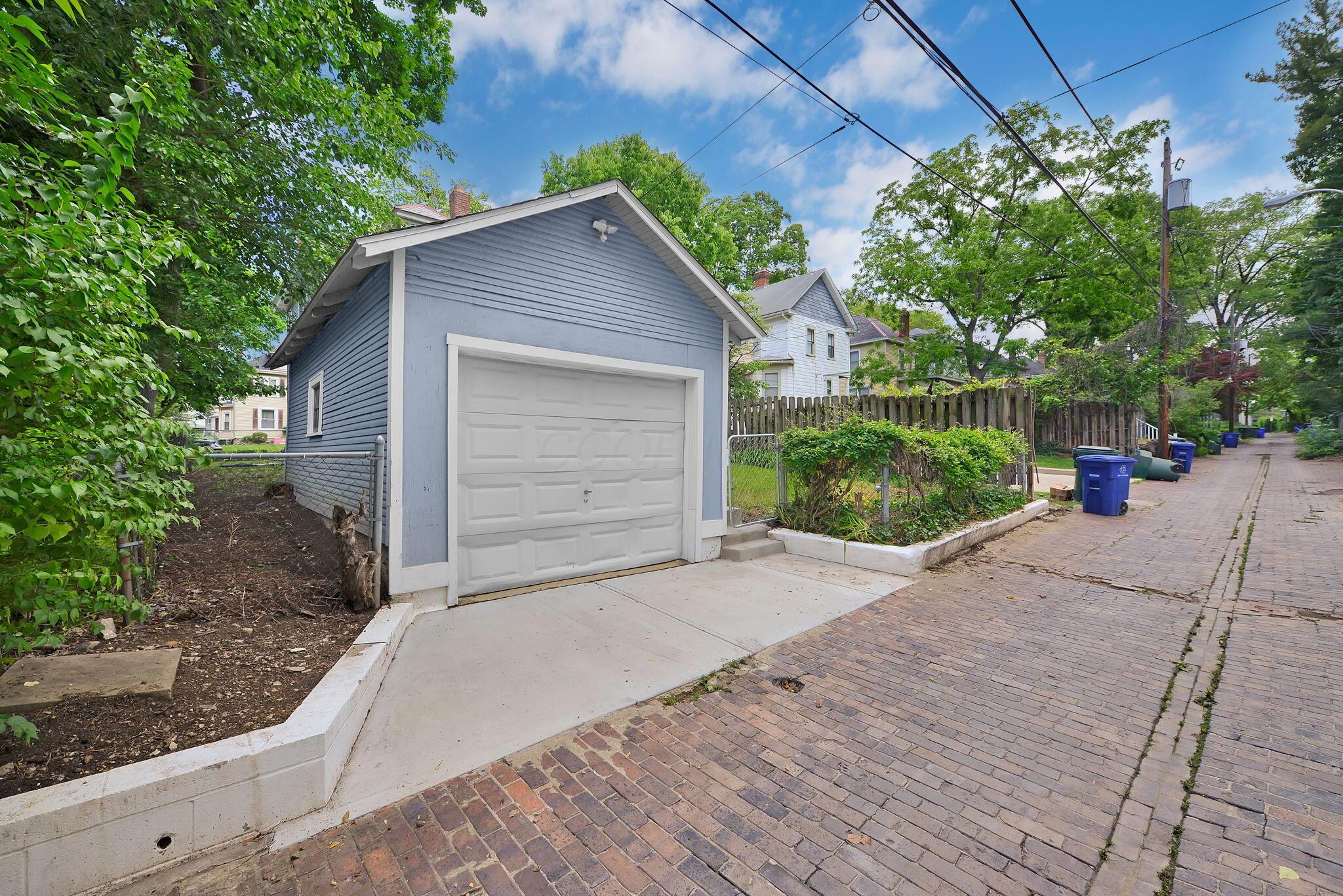 207 E Oakland Avenue