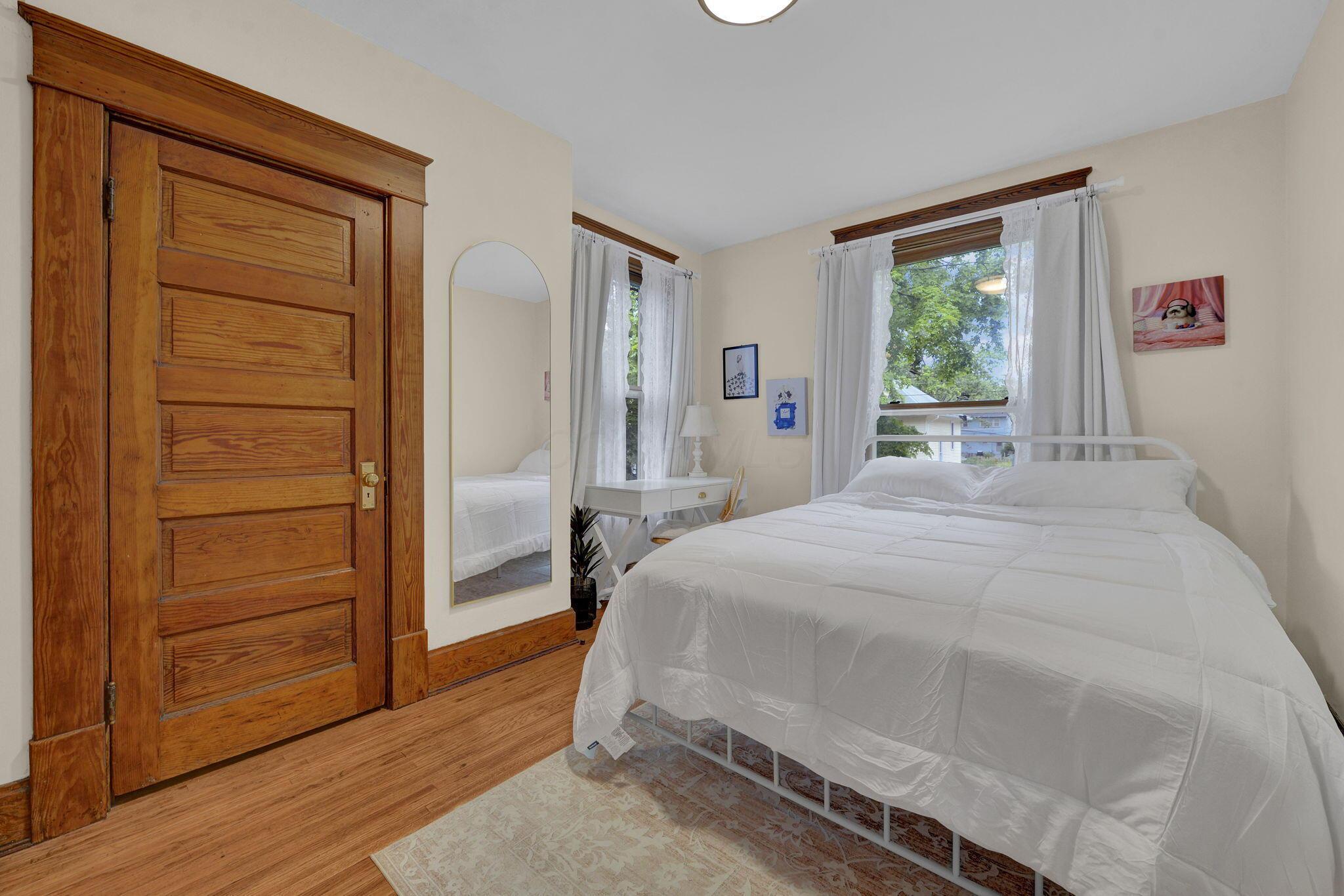 207 E Oakland Avenue