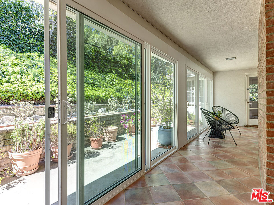 3145 Lake Hollywood Dr
