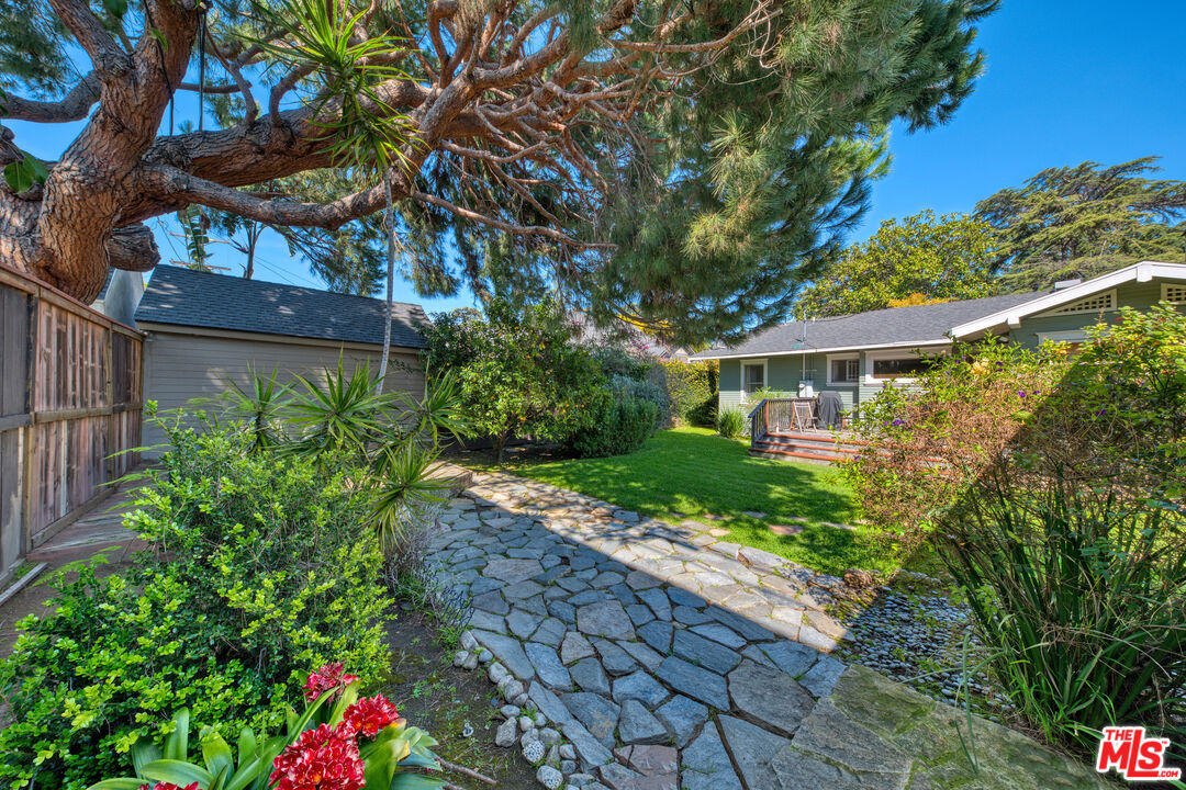 329 N Bronson Ave