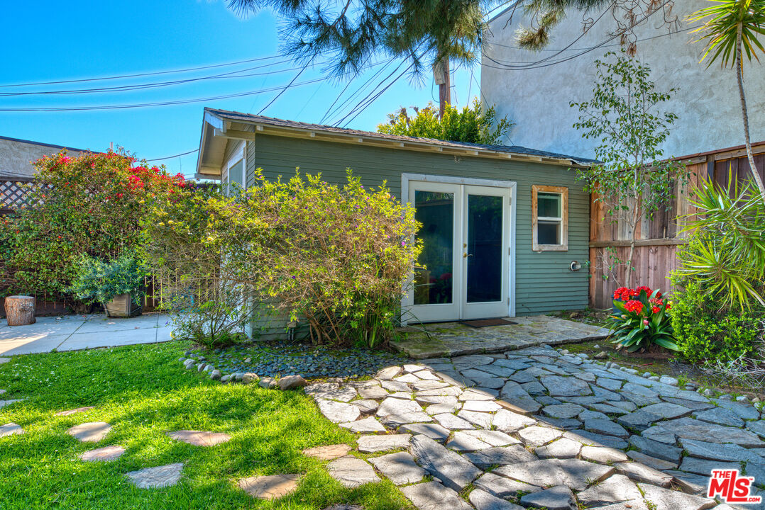 329 N Bronson Ave