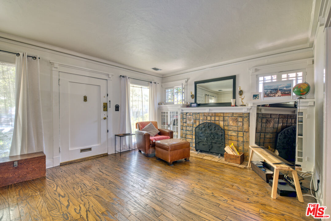 329 N Bronson Ave