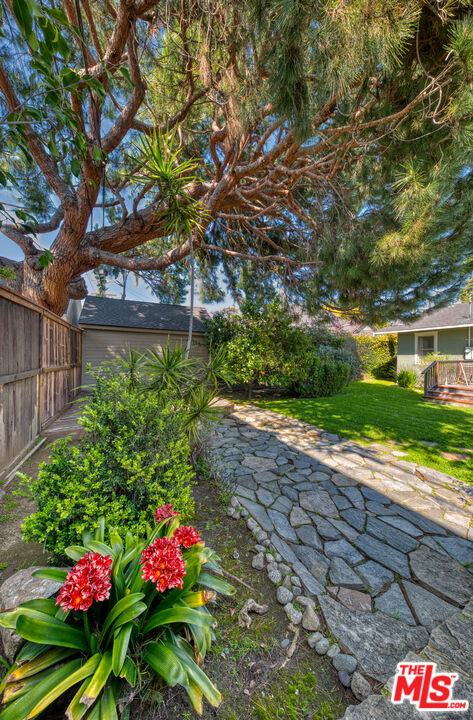 329 N Bronson Ave