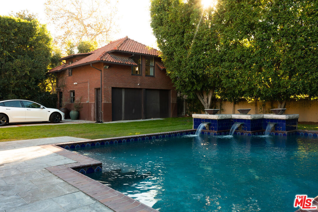 301 Lorraine Blvd