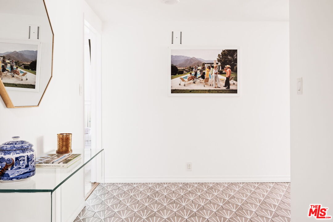 531 N Rossmore Ave Unit: 402