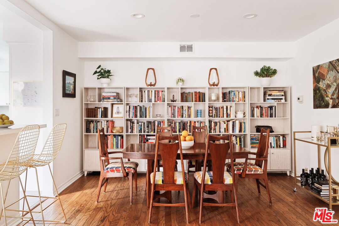 531 N Rossmore Ave Unit: 402