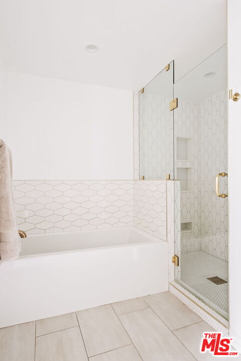 531 N Rossmore Ave Unit: 402