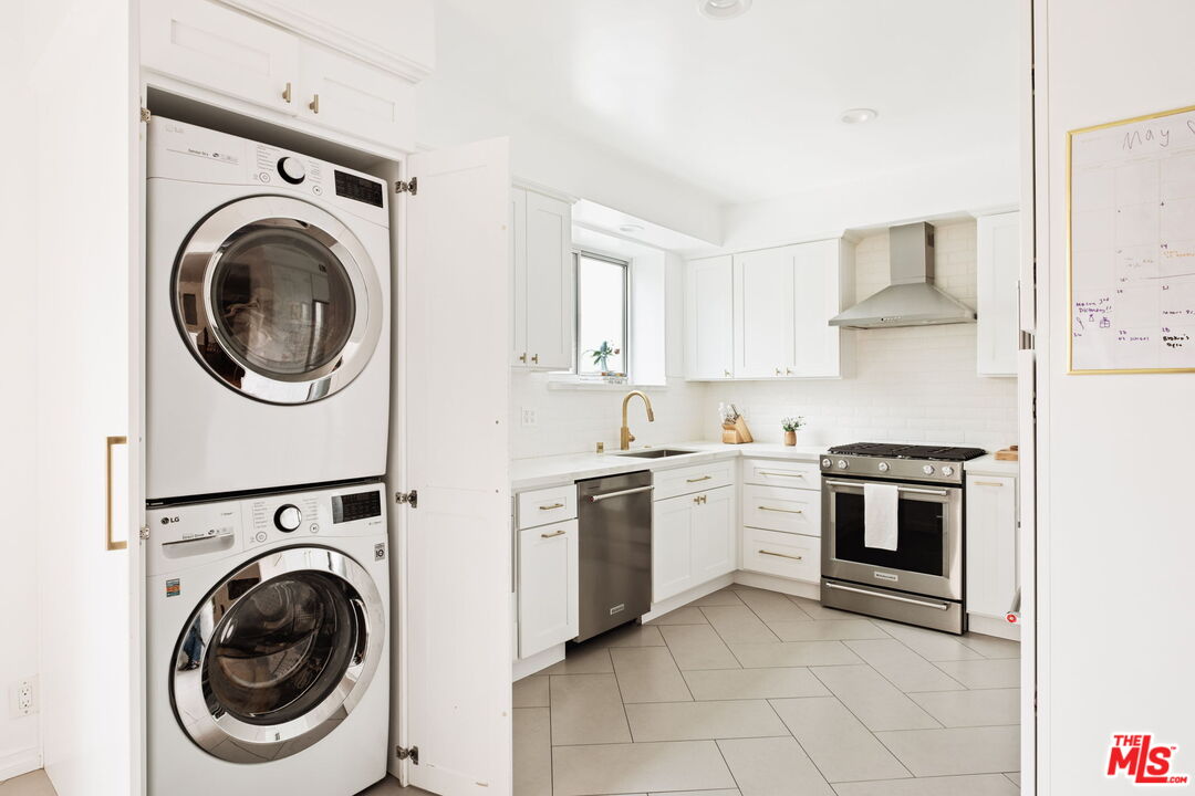 531 N Rossmore Ave Unit: 402