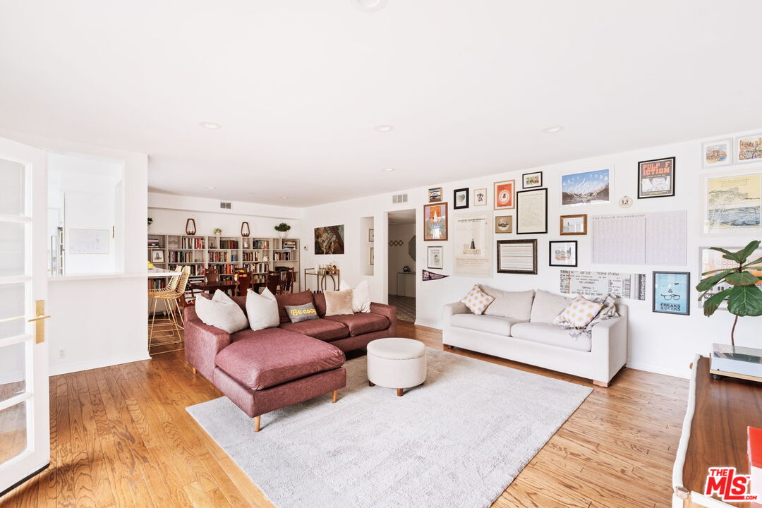 531 N Rossmore Ave Unit: 402