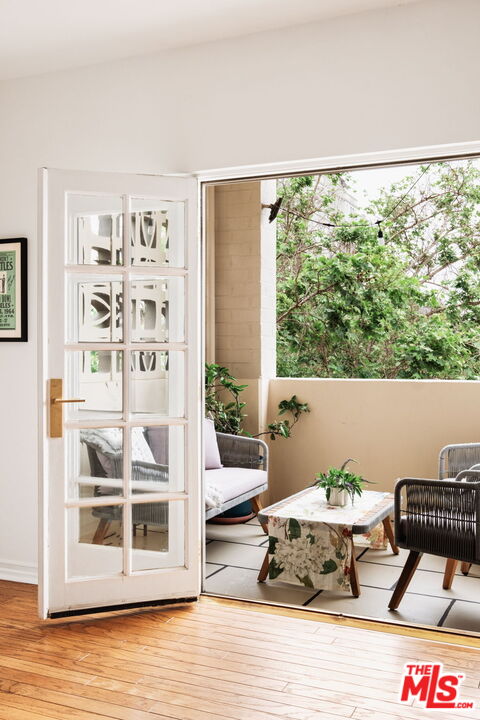 531 N Rossmore Ave Unit: 402