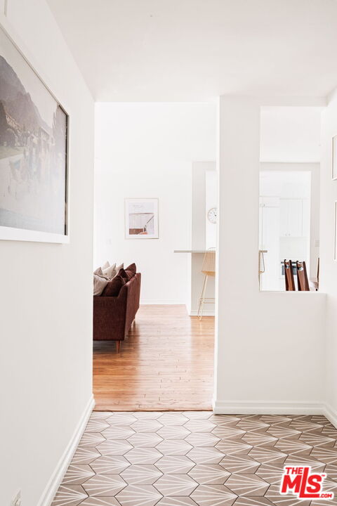 531 N Rossmore Ave Unit: 402