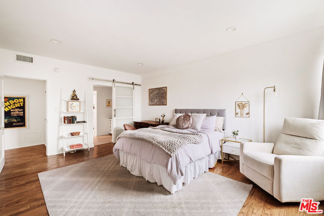531 N Rossmore Ave Unit: 402