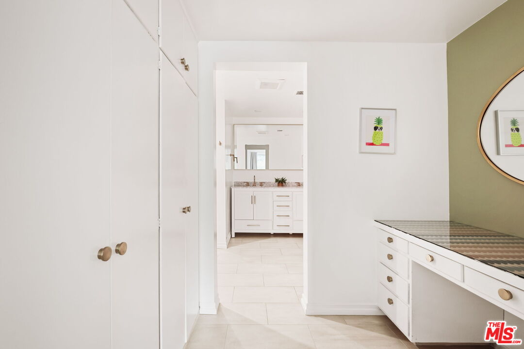 531 N Rossmore Ave Unit: 402