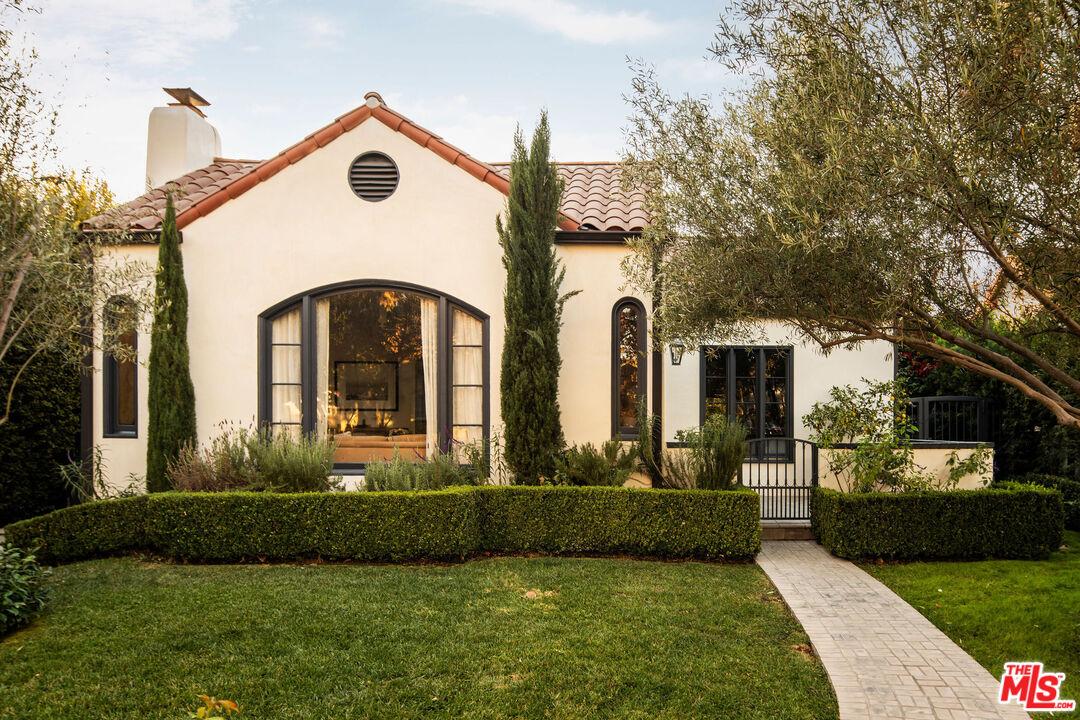 621 N Mccadden Pl