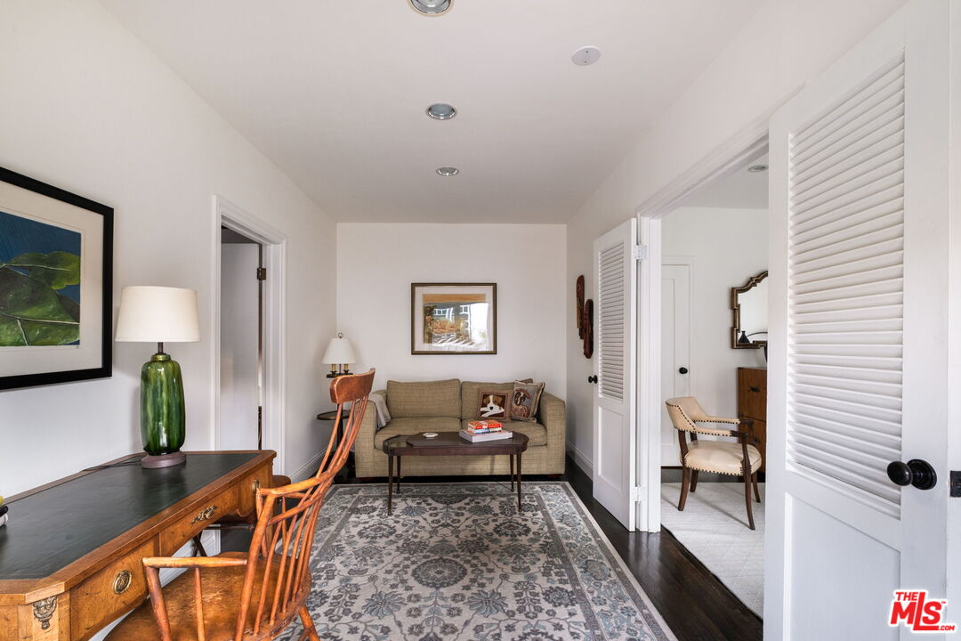 564 S Van Ness Ave